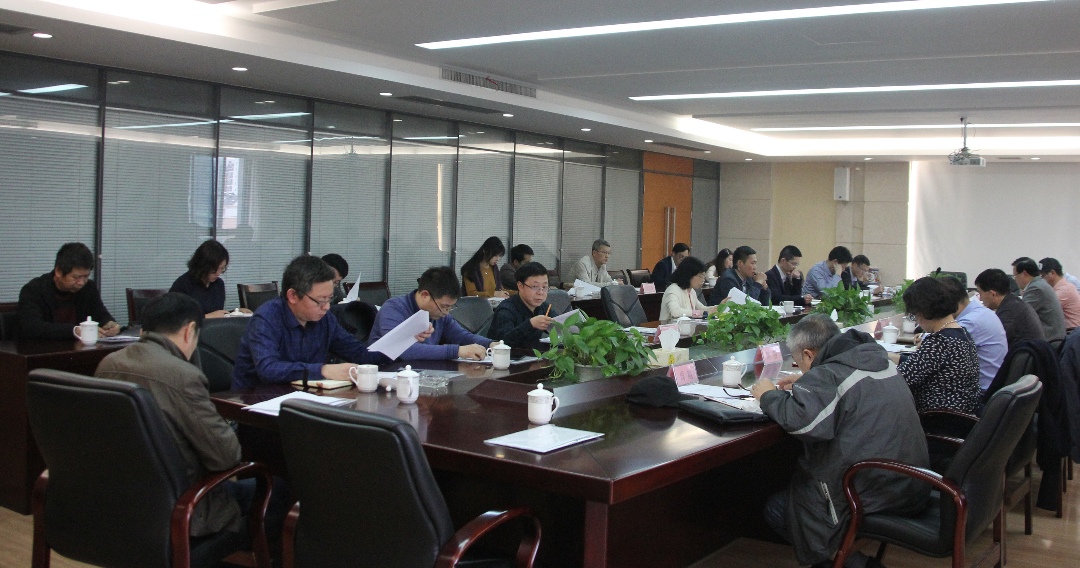 “以技载道 场景拓界”—蓝鲸新闻承办引爆2025WAIC！行业领军者共议AI落地新图景